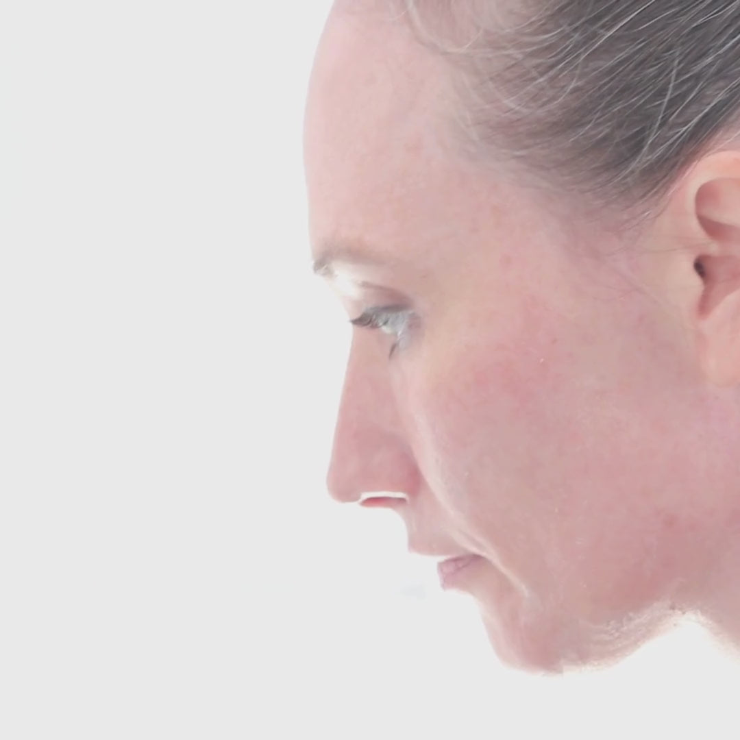 How to use the Aureterra Anti-Aging Facial Polish—massage onto damp skin, activate with water, and rinse for smooth, glowing skin.